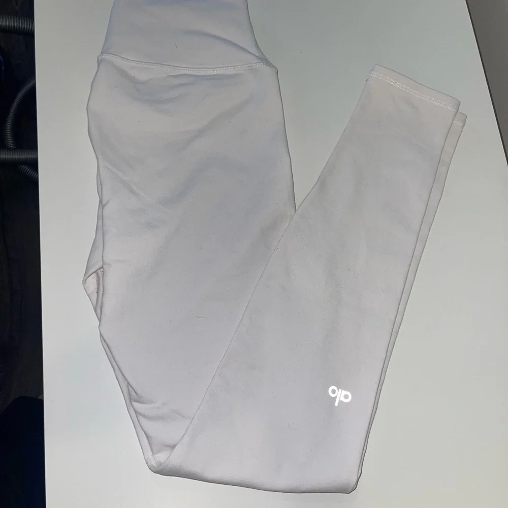 ALO Yoga Women Ivory color Leggings - Picture 4 of 7
